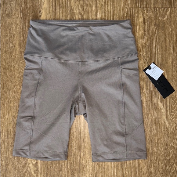 Women's Biker Shorts - Picture 1 of 4